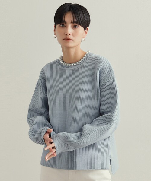 OPAQUE.CLIP(オペークドットクリップ)の「パール調ボタン付ニット【洗濯機洗い可/抗ピル】(ニット/セーター・レディース・ホワイト/ブラック/イエロー系その他/サックスブルー・38/40/42)」の3枚目の写真