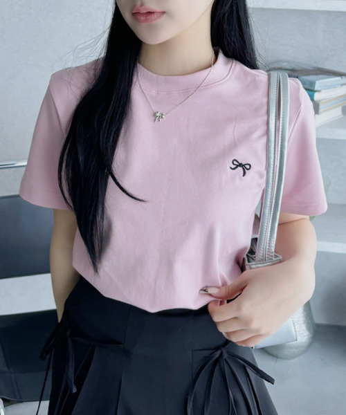 Ada.(エイダ)の「リボン ワンポイント 刺繍 半袖 Tシャツ(Tシャツ/カットソー・レディース・ホワイト/ピンク/チャコール・FREE)」の3枚目の写真