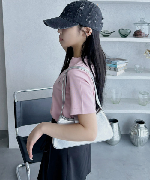 Ada.(エイダ)の「リボン ワンポイント 刺繍 半袖 Tシャツ(Tシャツ/カットソー・レディース・ホワイト/ピンク/チャコール・FREE)」の6枚目の写真