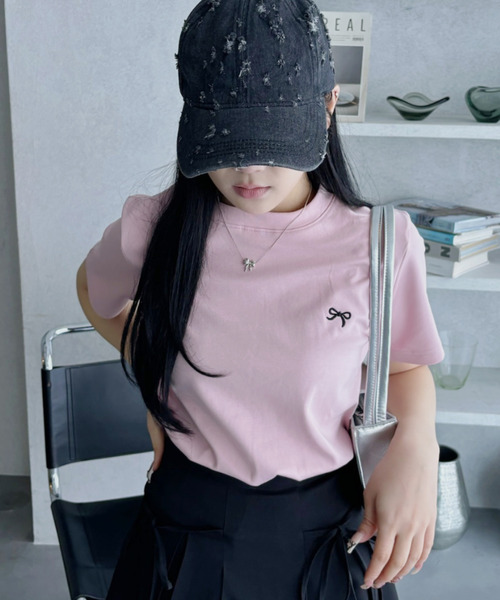 Ada.(エイダ)の「リボン ワンポイント 刺繍 半袖 Tシャツ(Tシャツ/カットソー・レディース・ホワイト/ピンク/チャコール・FREE)」の5枚目の写真