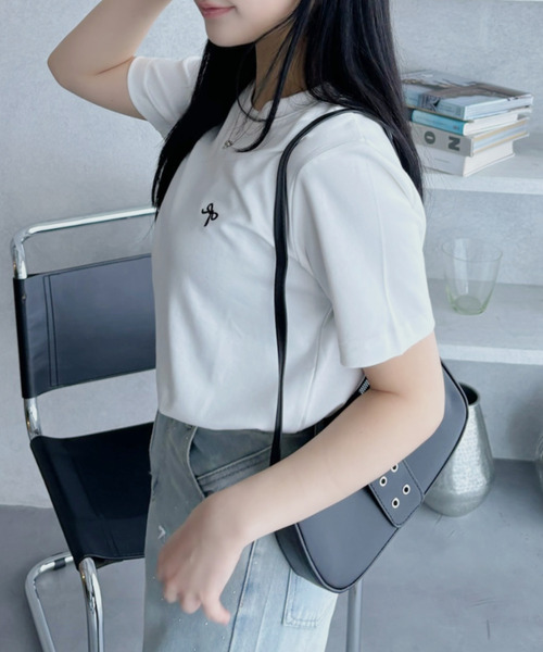 Ada.(エイダ)の「リボン ワンポイント 刺繍 半袖 Tシャツ(Tシャツ/カットソー・レディース・ホワイト/ピンク/チャコール・FREE)」の8枚目の写真