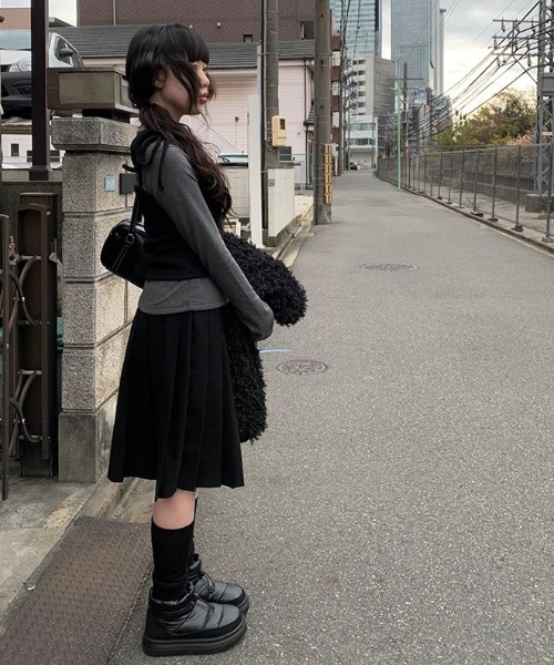 anyonemore（エニワンモア）の「クラシックプリーツミディスカート（スカート・レディース・ブラック・FREE）」の9枚目の写真