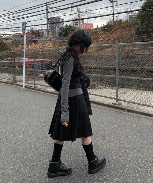 anyonemore（エニワンモア）の「クラシックプリーツミディスカート（スカート・レディース・ブラック・FREE）」の8枚目の写真