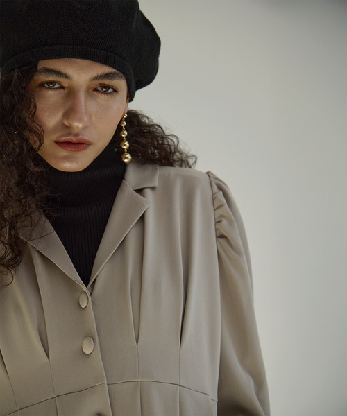 MIELI INVARIANT(ミエリインヴァリアント)の「Tailored Collar Tuck Dress(ワンピース・レディース・ブラック/ベージュ系その他・FREE)」の3枚目の写真