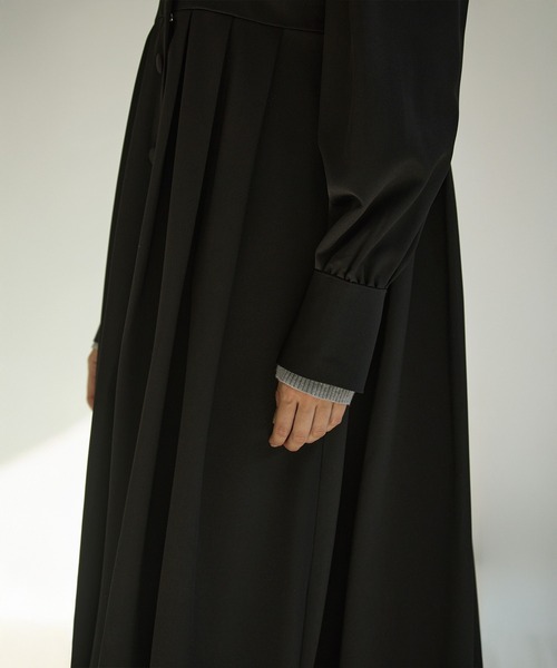 MIELI INVARIANT(ミエリインヴァリアント)の「Tailored Collar Tuck Dress(ワンピース・レディース・ブラック/ベージュ系その他・FREE)」の22枚目の写真