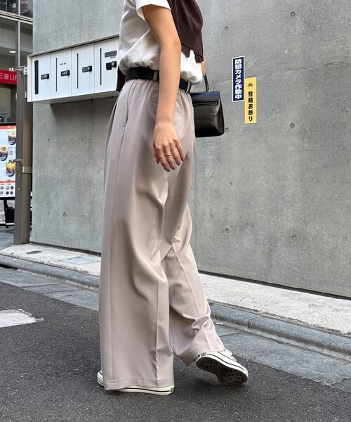 fredy emue（フレディエミュ）の「ドライタッチ2タックパンツ（その他パンツ・レディース・ブラック/ベージュ/グレー・38/36）」の15枚目の写真