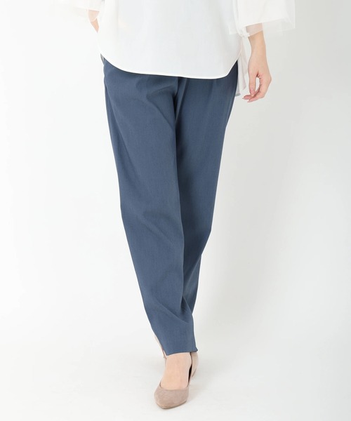 STRAWBERRY-FIELDS(ストロベリーフィールズ)の「タックテーパードパンツ ロングパンツ(その他パンツ・レディース・オフホワイト/ピンク/ダークブルー/ベージュ/ブラック・1/2/0)」の4枚目の写真