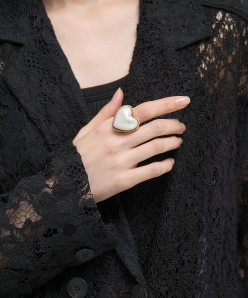 AMBUSH(アンブッシュ)の「【AMBUSH/アンブッシュ】LARGE PEARL HEART RING/ラージパールハートリング(リング・レディース・ゴールド・FREE)」の4枚目の写真