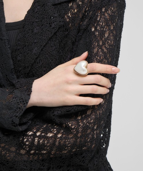 AMBUSH(アンブッシュ)の「【AMBUSH/アンブッシュ】LARGE PEARL HEART RING/ラージパールハートリング(リング・レディース・ゴールド・FREE)」の5枚目の写真