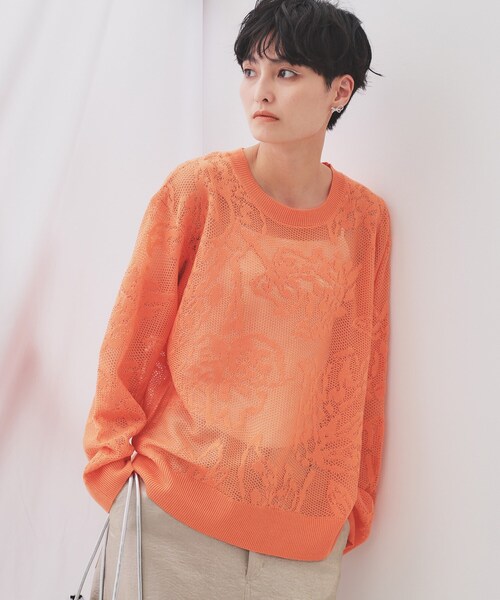 OPAQUE.CLIP（オペークドットクリップ）の「フワラー柄シアーメッシュニット【洗濯機洗い可】（ニット/セーター・レディース・オフホワイト/ライトオレンジ系/ネイビー・38/40/42）」の3枚目の写真