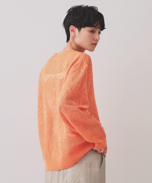 OPAQUE.CLIP（オペークドットクリップ）の「フワラー柄シアーメッシュニット【洗濯機洗い可】（ニット/セーター・レディース・オフホワイト/ライトオレンジ系/ネイビー・38/40/42）」の8枚目の写真