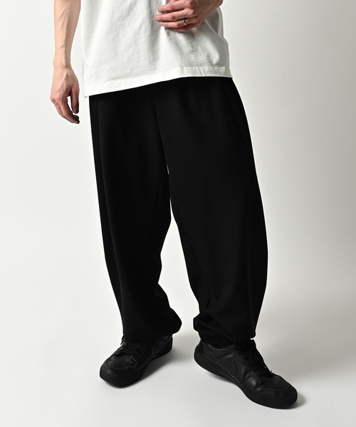 ADAM PATEK（アダムパテック）の「【ADAMPATEK/アダムパテック】ripple tuck relax pants/リップル タック入りリラックスパンツ（その他パンツ・メンズ・チャコールグレー/ブラック・2/1）」の2枚目の写真
