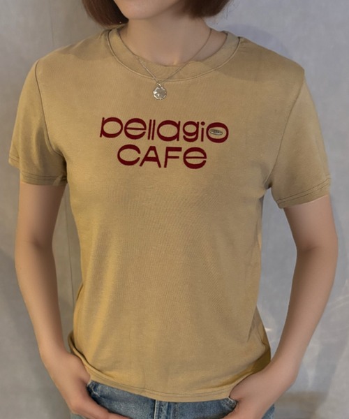 Girly Doll(ガーリードール)の「プレート付きロゴプリントTシャツ(Tシャツ/カットソー・レディース・ベージュ/ブラック/ネイビー/ボルドー/カーキ・F)」の3枚目の写真