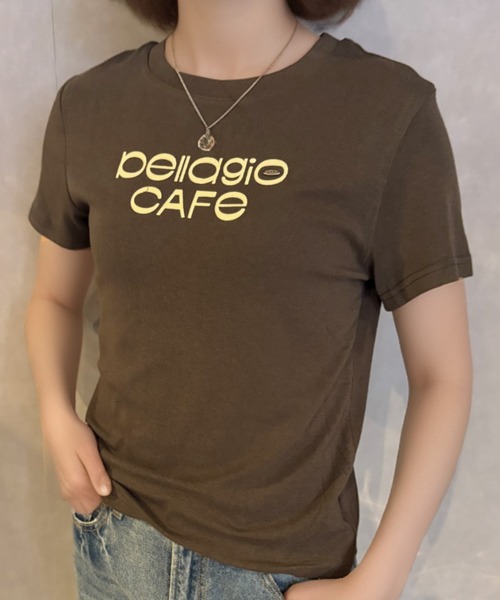 Girly Doll(ガーリードール)の「プレート付きロゴプリントTシャツ(Tシャツ/カットソー・レディース・ベージュ/ブラック/ネイビー/ボルドー/カーキ・F)」の4枚目の写真