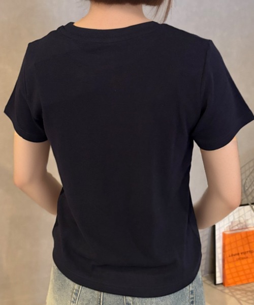 Girly Doll(ガーリードール)の「プレート付きロゴプリントTシャツ(Tシャツ/カットソー・レディース・ベージュ/ブラック/ネイビー/ボルドー/カーキ・F)」の7枚目の写真