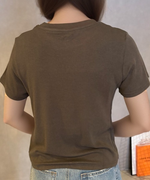 Girly Doll(ガーリードール)の「プレート付きロゴプリントTシャツ(Tシャツ/カットソー・レディース・ベージュ/ブラック/ネイビー/ボルドー/カーキ・F)」の10枚目の写真