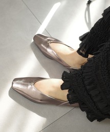 スクエアトゥVカットゴールドアクセントバブーシュパンプス