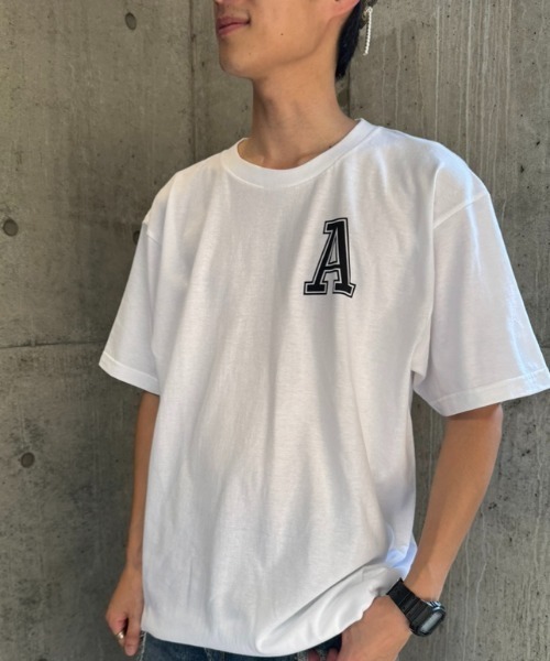 minius(ミニウス)の「【Alphabet 】オリジナルアルファベットデザイン アメカジカレッジロゴプリント半袖ホワイトTシャツ(Tシャツ/カットソー・メンズ・A/B/C/D/E/F/G/H/I/J/K/L/M/N/O/P/Q/R/S/T/U/V/W/X/Y/Z・SMALL/MEDIUM/LARGE/X-LARGE)」の1枚目の写真