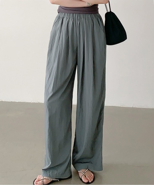by LEGNA(バイレグナ)の「涼感ストレートタックワイドパンツ(その他パンツ・レディース・ベージュ/ダークグレー/グレイッシュベージュ/クリーム/サックスブルー/ブラック・M-Regular/M-Short/L-Short/L-Regular)」の3枚目の写真