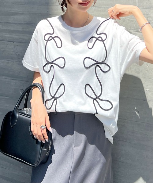 Futier land(フューティアランド)の「コード刺繍リボン柄Tシャツ(Tシャツ/カットソー・レディース・ホワイト/ブラック/チャコールグレー・FREE)」の2枚目の写真
