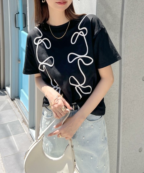 Futier land(フューティアランド)の「コード刺繍リボン柄Tシャツ(Tシャツ/カットソー・レディース・ホワイト/ブラック/チャコールグレー・FREE)」の4枚目の写真