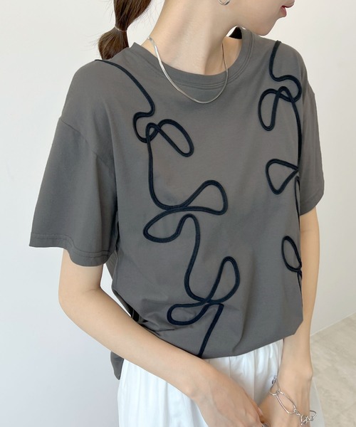 Futier land(フューティアランド)の「コード刺繍リボン柄Tシャツ(Tシャツ/カットソー・レディース・ホワイト/ブラック/チャコールグレー・FREE)」の8枚目の写真
