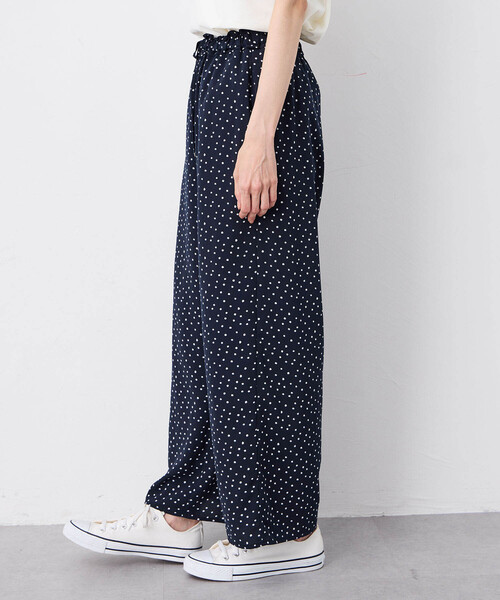 Petit Honfleur（プチオンフルール）の「【接触冷感】ストレッチドットプリントパンツ（スラックス・レディース・ネイビー・M/L）」の13枚目の写真