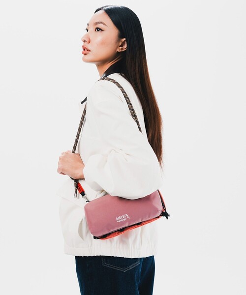 AIGLE(エーグル)の「撥水 Topologie トポロジー(R) Bottle Sacoche ボトルサコッシュ ショルダーポーチ / ストラップ付き(ショルダーバッグ・レディース・ブルー/カーキ/ピンク・FREE)」の22枚目の写真