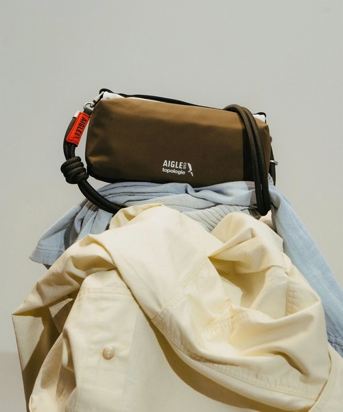 AIGLE(エーグル)の「撥水 Topologie トポロジー(R) Bottle Sacoche ボトルサコッシュ ショルダーポーチ / ストラップ付き(ショルダーバッグ・レディース・ブルー/カーキ/ピンク・FREE)」の9枚目の写真