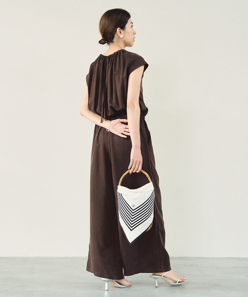 IENA(イエナ)の「《追加3》キュプラギャザーネックオールインワン(つなぎ/オールインワン・レディース・ブラウン/ブラック系その他/ネイビー・36/38)」の7枚目の写真