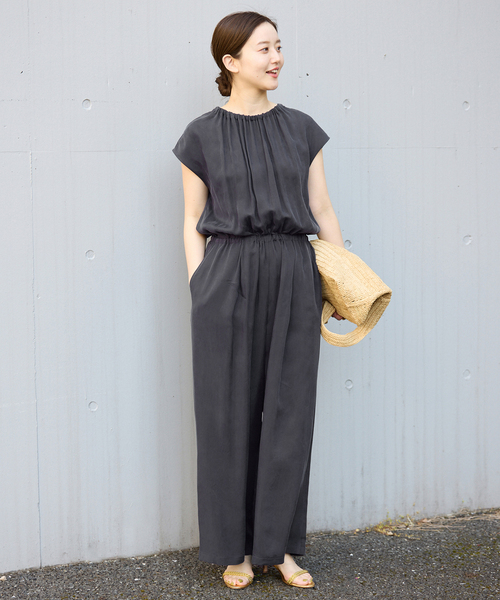 IENA(イエナ)の「《追加3》キュプラギャザーネックオールインワン(つなぎ/オールインワン・レディース・ブラウン/ブラック系その他/ネイビー・36/38)」の9枚目の写真