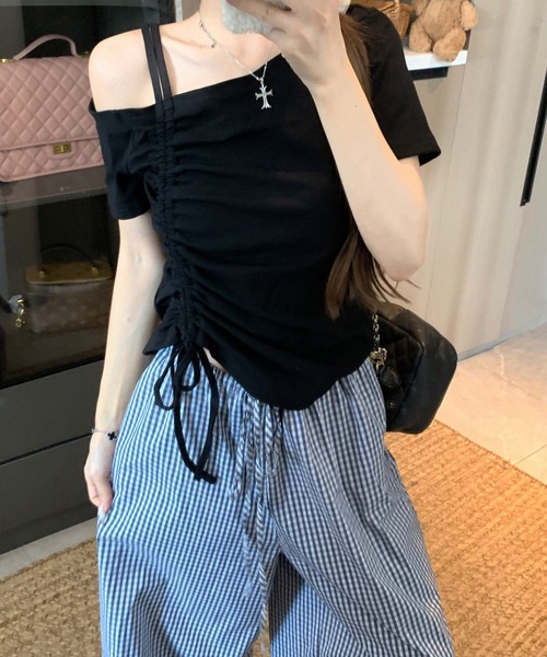 leune(ルネ)の「サイドシャーリングワンショルトップス(Tシャツ/カットソー・レディース・ラベンダー/イエロー/ブルー/ブラック・FREE)」の1枚目の写真