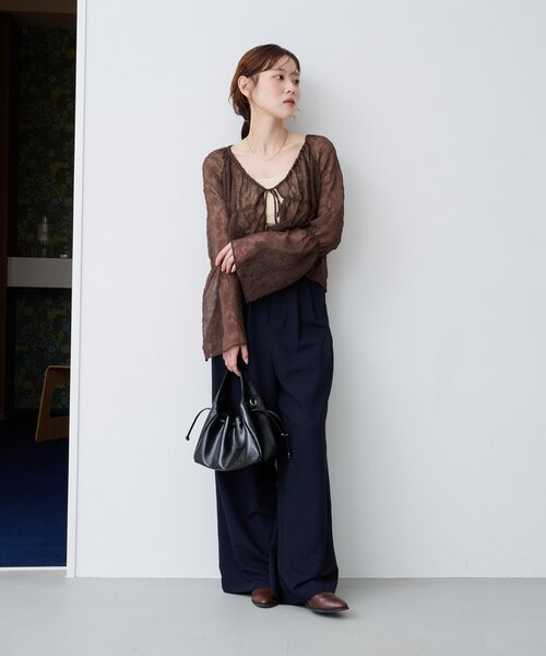 Kastane（カスタネ）の「【新色追加/6色展開/S.Lサイズ展開/無地&チェック】シャーリングシアーブラウス（シャツ/ブラウス・レディース・ネイビー/ホワイト/ブルー/アイボリー/ブラック/ダークブラウン・SMALL/LARGE）」の21枚目の写真