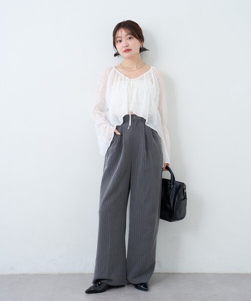 Kastane（カスタネ）の「【新色追加/6色展開/S.Lサイズ展開/無地&チェック】シャーリングシアーブラウス（シャツ/ブラウス・レディース・ネイビー/ホワイト/ブルー/アイボリー/ブラック/ダークブラウン・SMALL/LARGE）」の11枚目の写真