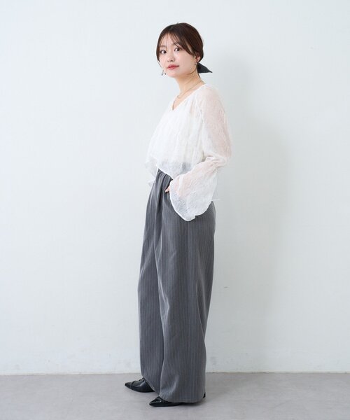 Kastane（カスタネ）の「【新色追加/6色展開/S.Lサイズ展開/無地&チェック】シャーリングシアーブラウス（シャツ/ブラウス・レディース・ネイビー/ホワイト/ブルー/アイボリー/ブラック/ダークブラウン・SMALL/LARGE）」の12枚目の写真