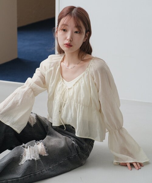 Kastane（カスタネ）の「【新色追加/6色展開/S.Lサイズ展開/無地&チェック】シャーリングシアーブラウス（シャツ/ブラウス・レディース・ネイビー/ホワイト/ブルー/アイボリー/ブラック/ダークブラウン・SMALL/LARGE）」の3枚目の写真