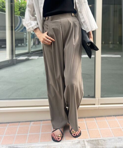 le.coeur blanc（ルクールブラン）の「《手洗い可能》RNストレッチセミワイドタックパンツ（その他パンツ・レディース・ブラック/モカ/ベージュ・38）」の3枚目の写真