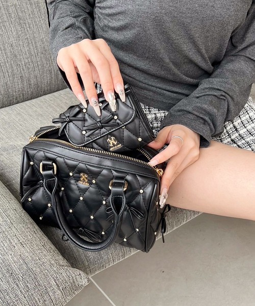 one after another NICE CLAUP（ワンアフターアナザーナイスクラップ）の「【WEB限定】リボンビジュー付きキルティングボストンバッグ（ショルダーバッグ・レディース・アイボリー/ブラック/サックスブルー/ピンクベージュ・FREE）」の6枚目の写真