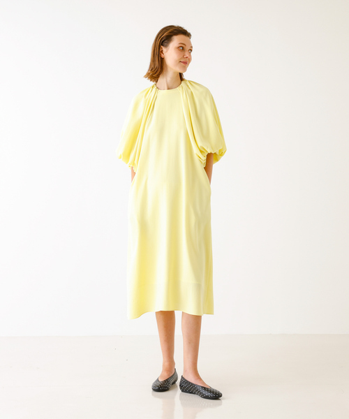 DESIGNWORKS(デザインワークス)の「バルーンスリーブワンピース(ワンピース・レディース・イエロー/ブラック・38)」の1枚目の写真