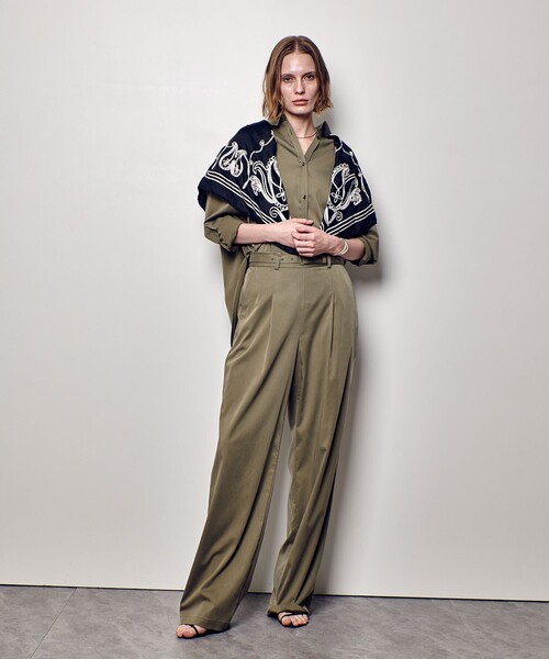 allureville(アルアバイル)の「フィブリルタックパンツ(その他パンツ・レディース・ベージュ/ネイビー/カーキ・1/2)」の16枚目の写真