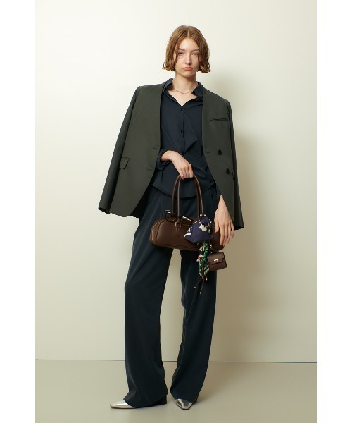 allureville(アルアバイル)の「フィブリルタックパンツ(その他パンツ・レディース・ベージュ/ネイビー/カーキ・1/2)」の2枚目の写真