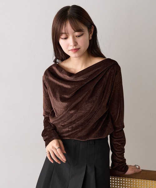 MAGASIN DE MODE Chou Chou(マガジンデモードシュシュ)の「【MAGASIN DE MODE Chou Chou】シアーベロアドレーププルオーバー DTK(Tシャツ/カットソー・レディース・ブラウン/ブラック/オフホワイト/グレー・FREE)」の4枚目の写真