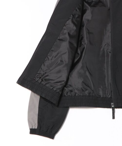 Reebok(リーボック)の「【別注】Reebok/リーボック ブランド ロゴ ワンポイント 配色切替 フルジップ クロップド ナイロン トラックジャケット(ナイロンジャケット・レディース・ネイビー/ブラック・M/L)」の10枚目の写真