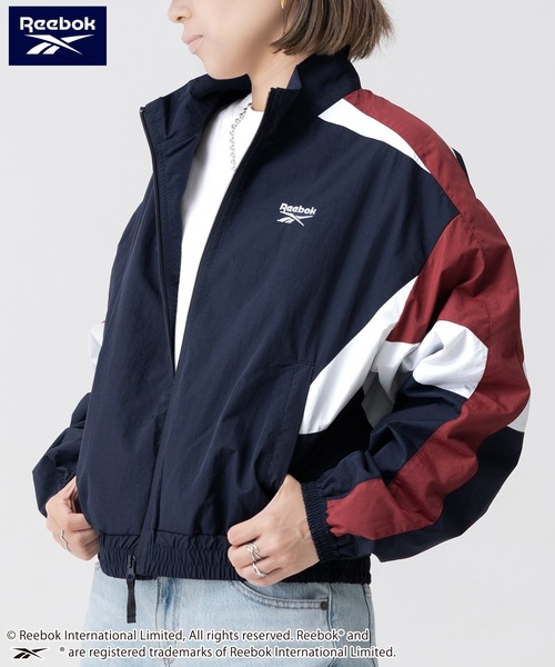 Reebok(リーボック)の「【別注】Reebok/リーボック ブランド ロゴ ワンポイント 配色切替 フルジップ クロップド ナイロン トラックジャケット(ナイロンジャケット・レディース・ネイビー/ブラック・M/L)」の5枚目の写真