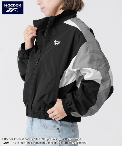 Reebok(リーボック)の「【別注】Reebok/リーボック ブランド ロゴ ワンポイント 配色切替 フルジップ クロップド ナイロン トラックジャケット(ナイロンジャケット・レディース・ネイビー/ブラック・M/L)」の7枚目の写真