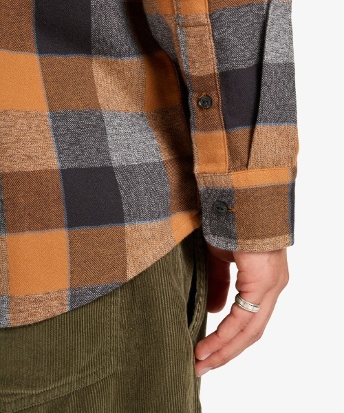 Quiksilver(クイックシルバー)の「MOTHERFLY PLAID LS S /クイックシルバーチェック柄長袖シャツ(シャツ/ブラウス・メンズ・ブラウン/ブルー/ホワイト・LARGE/X-LARGE/MEDIUM)」の13枚目の写真