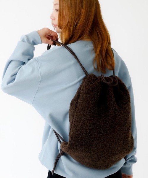 MASTER&Co（マスターアンドコー）の「【MASTER & COマスターアンドコー】2WAYボアナップザック/バッグ/ナップサック/ボア【WEB限定】（バックパック/リュック・レディース・ベージュ/ダークブラウン・フリー）」の2枚目の写真