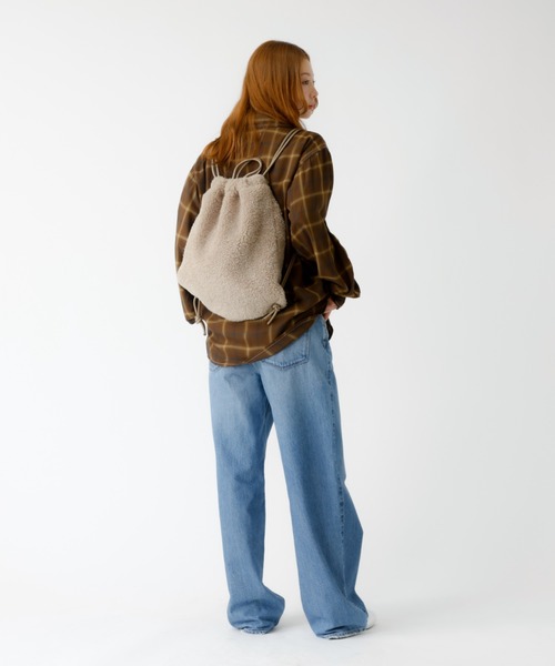 MASTER&Co（マスターアンドコー）の「【MASTER & COマスターアンドコー】2WAYボアナップザック/バッグ/ナップサック/ボア【WEB限定】（バックパック/リュック・レディース・ベージュ/ダークブラウン・フリー）」の19枚目の写真