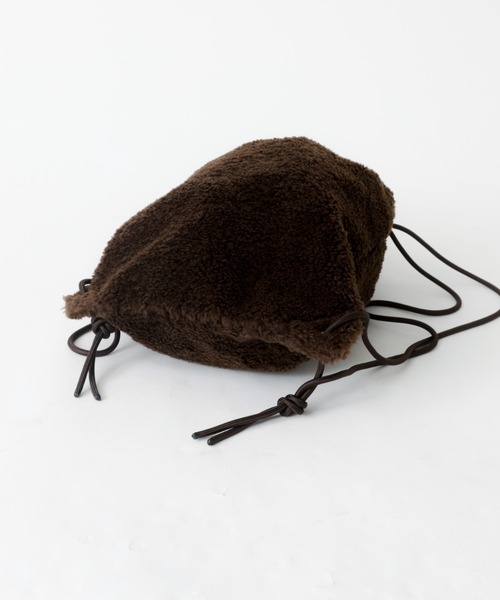 MASTER&Co（マスターアンドコー）の「【MASTER & COマスターアンドコー】2WAYボアナップザック/バッグ/ナップサック/ボア【WEB限定】（バックパック/リュック・レディース・ベージュ/ダークブラウン・フリー）」の4枚目の写真