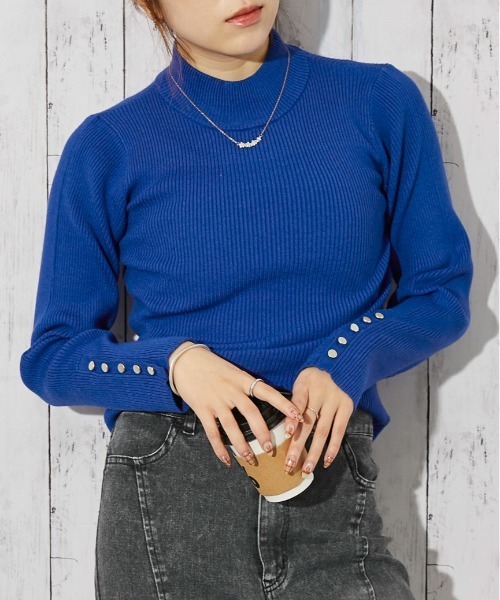 GORGE(ゴージ)の「《袖ボタン×リブ》レディース ハイネックニット 美シルエット シンプル 秋冬(ニット/セーター・レディース・アイボリー/ブラック/その他/ブルー/ボルドー・F)」の4枚目の写真